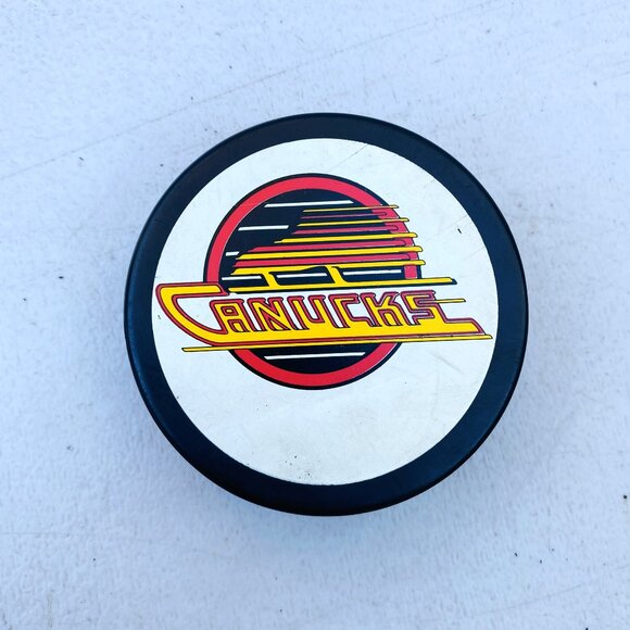 Vintage VANCOUVER CANUCKS NHL Hockey Official Puck by General Tire - Picture 1 of 4